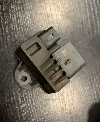 Glow plug pre-heat relay