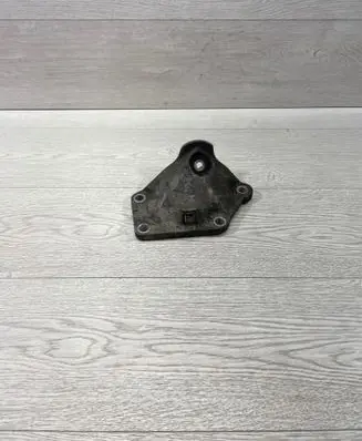 BMW 5 E60 E61 Engine mounting bracket 6768521