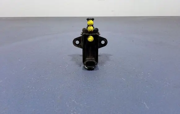 Toyota Avensis Verso Vacuum valve 2581927050