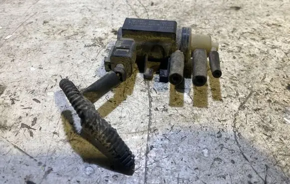 Volkswagen Golf VI Vacuum valve 1K0906627A 07T075 70086800
