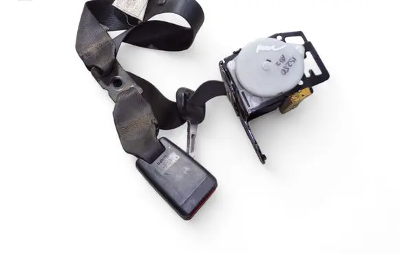 Middle seatbelt (rear)