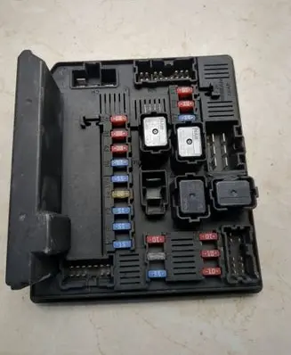 Nissan Qashqai+2 Fuse module 284B7JD01A 519136121 8150006088