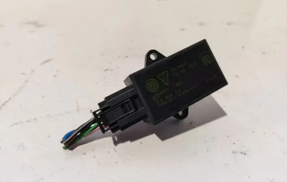 Volkswagen Touareg I Seat heating relay 7L0959772 31004