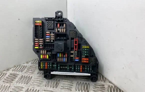 BMW 5 F10 F11 Fuse module 9234423
