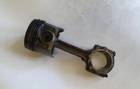 Nissan X-Trail T30 Piston with connecting rod NOCODE