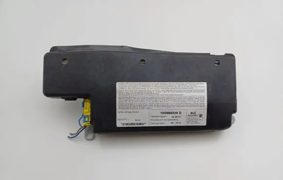 Volkswagen Golf III Seat airbag 1H0880239D