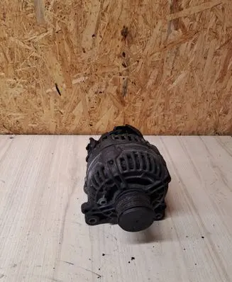 Volkswagen Polo Generator/alternator 028903028E