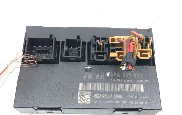 Volkswagen PASSAT B7 Central body control module 3AA959433