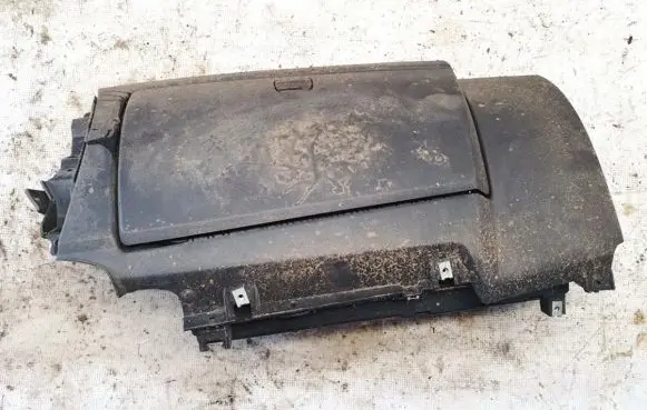 Glove box