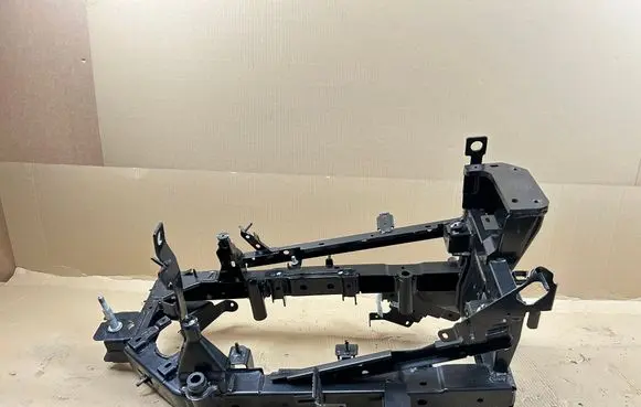Engine mounting bracket