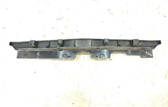 Rear bumper mounting bracket