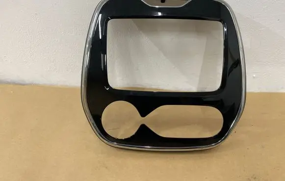 Renault Captur Radio/GPS head unit trim 682700795R