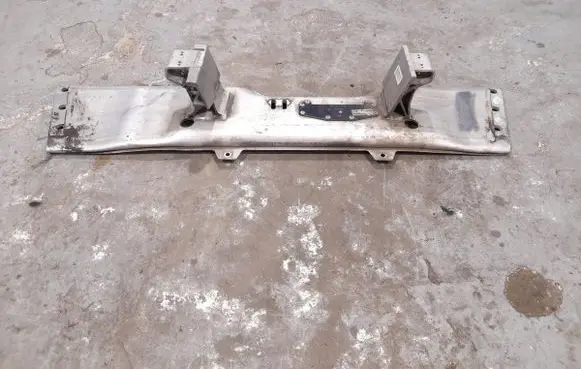 Gearbox mounting bracket