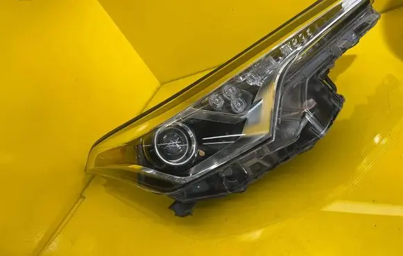 Toyota C-HR I Headlight/headlamp 81110-F4031
