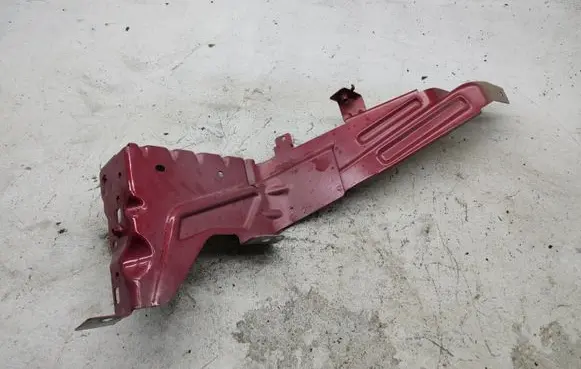 Volvo XC40 Headlight/headlamp mounting bracket 31457751