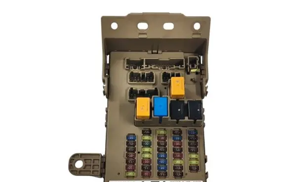 Subaru Outback (BS) Fuse module 82201AL31C