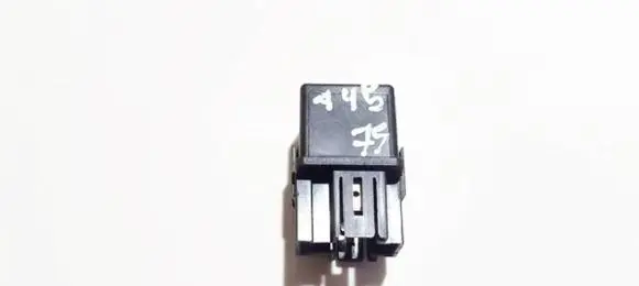 Volvo S40, V40 Other relay mb953381 v23134-b52-x240