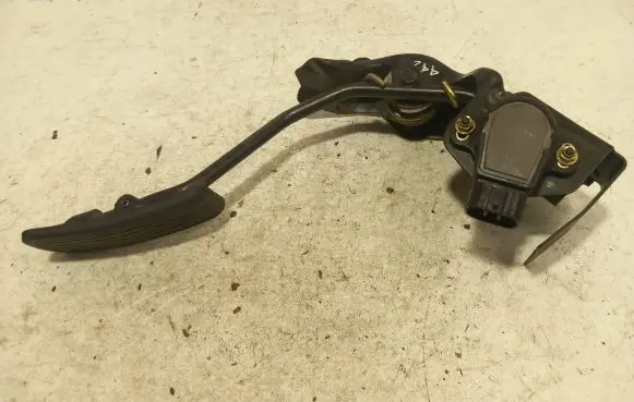 Toyota Avensis T250 Accelerator throttle pedal