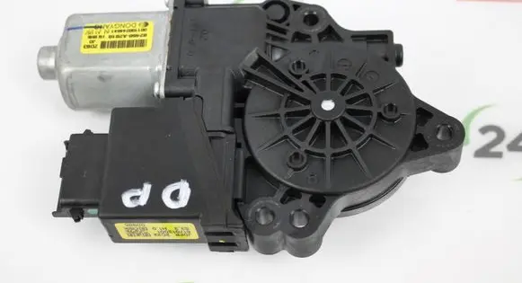 KIA Ceed Front door window regulator motor 82460A2010