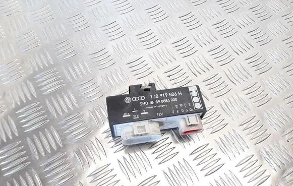 Volkswagen Golf IV Coolant fan relay 1J0919506H 898884000