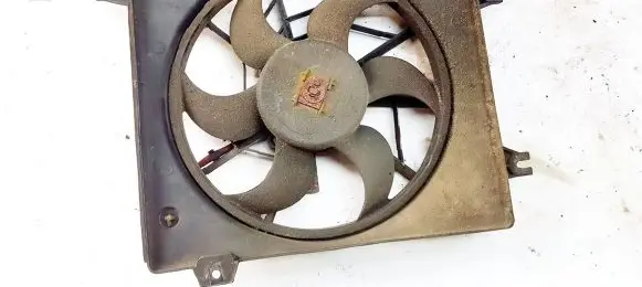 Hyundai Lantra II Radiator cooling fan shroud 4569631
