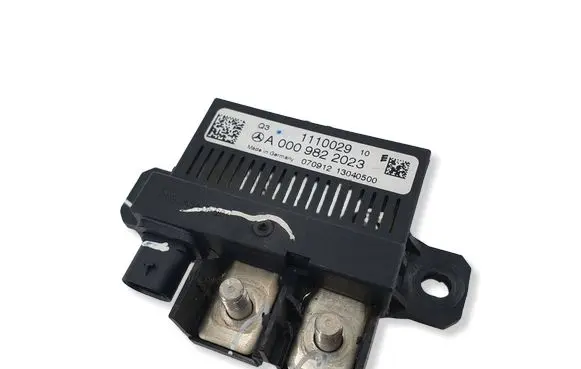 Mercedes-Benz C W205 Charging relay A0009822023