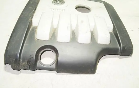 Volkswagen PASSAT B6 Engine cover (trim) 03G103925BP