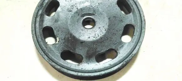 Volkswagen Golf V Crankshaft pulley 03c105255a