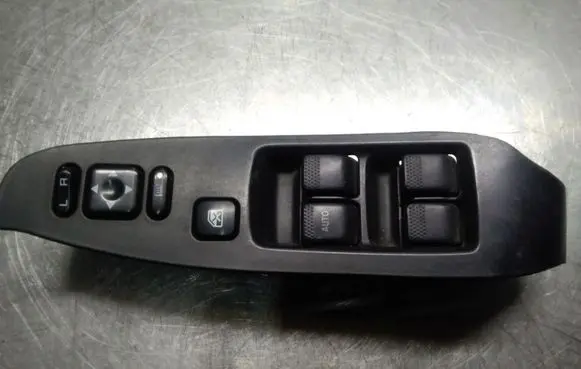 Subaru Legacy Electric window control switch 8307AE020