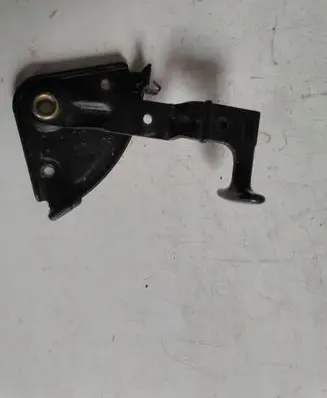 Volkswagen PASSAT B5 Engine bonnet (hood) release handle
