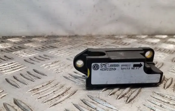 Volkswagen PASSAT B5 Airbag deployment crash/impact sensor 1J0909606N