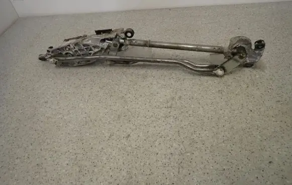 Mazda CX-7 Front wiper linkage 
