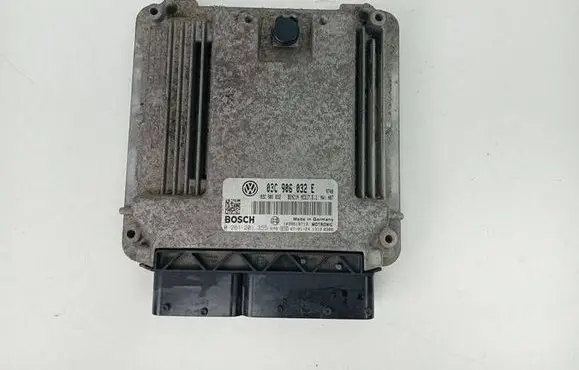 Volkswagen Golf Plus Engine control unit/module 03C906032E 0261201355