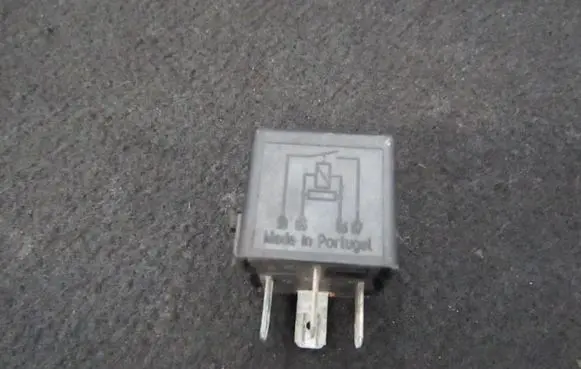 Mercedes-Benz S W220 Other relay a0025421319 v23134-b52-x336