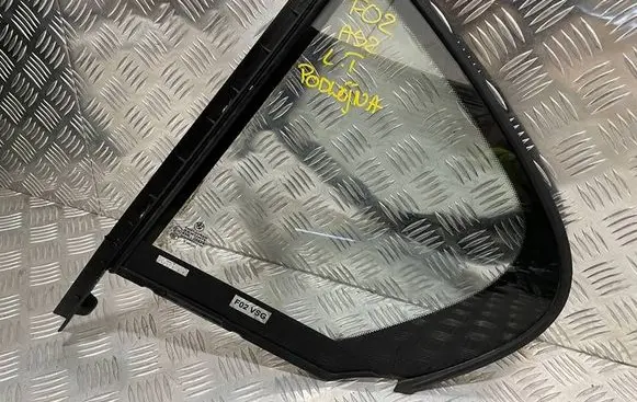 BMW 7 F01 F02 F03 F04 Rear door window glass