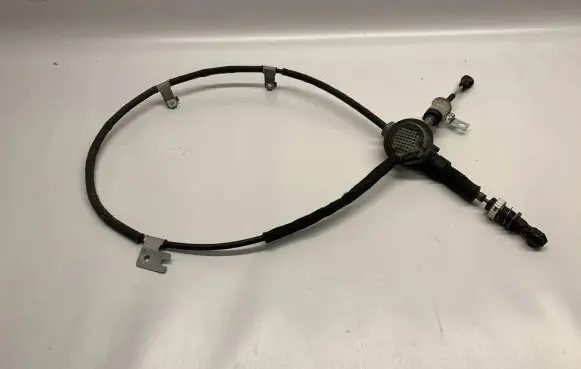 Chevrolet Camaro Gear shift cable linkage 84105591