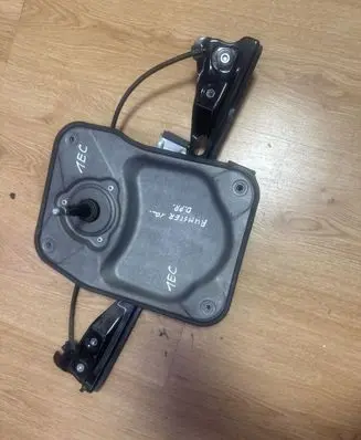 Skoda Roomster (5J) Front door manual window regulator 