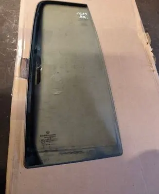 Jeep Cherokee III KJ Rear vent window glass 