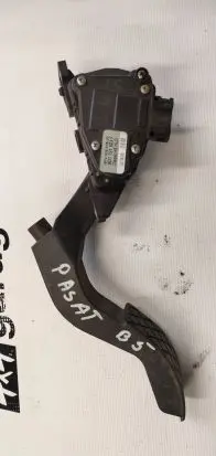 Volkswagen PASSAT B5.5 Accelerator throttle pedal 8D1721523F 6PV00837603 L033502