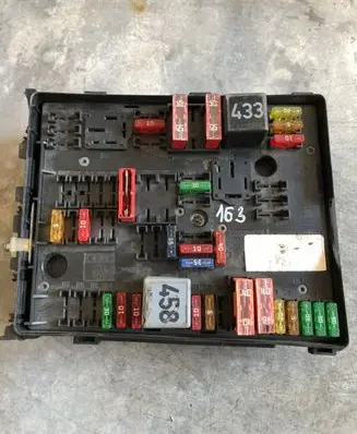Volkswagen Caddy Fuse module 1K0937124K 14189861