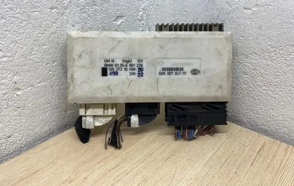 BMW 7 E38 Comfort/convenience module 61356901228 5DK00704717