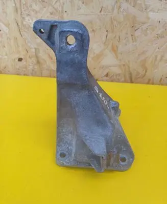 BMW 3 E90 E91 Engine mounting bracket 6781916 13807410
