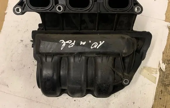 Volkswagen Polo V 6R Intake manifold 03E129711F