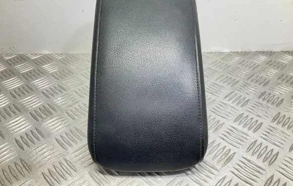 Volkswagen Jetta VI Armrest 5C6864207