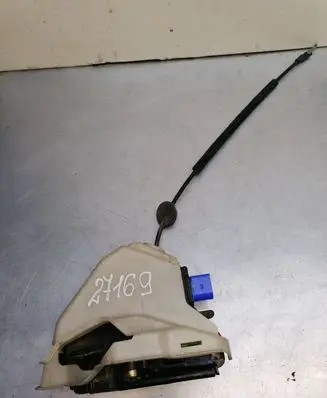Volkswagen Golf V Rear door lock 7L0839016