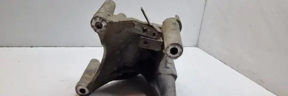 Volkswagen Touareg I Engine mounting bracket 070199308A