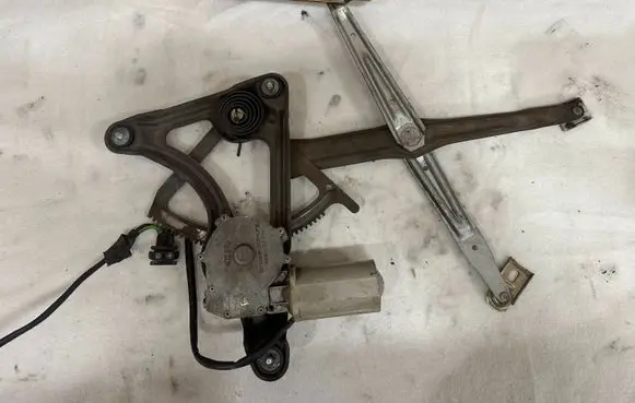 Mercedes-Benz S W126 Front door window regulator with motor 1267201446 1267201846