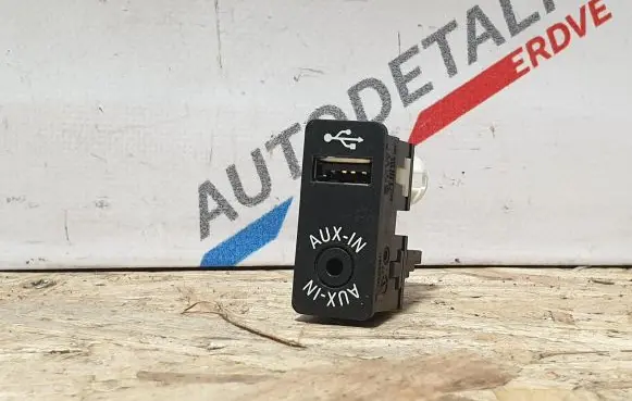 BMW 1 F20 F21 USB socket connector 9229246 84109229246