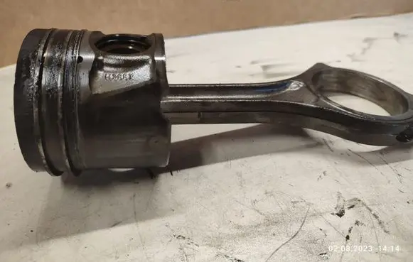 Jaguar S-Type Piston with connecting rod
