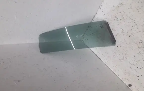 Opel Zafira A Rear vent window glass 